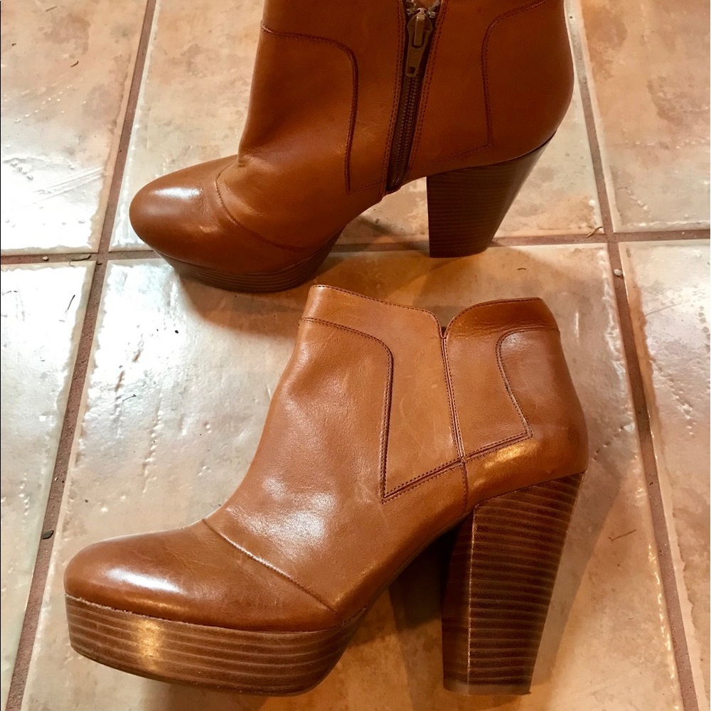 Gianni Bini platform ankle boots 9